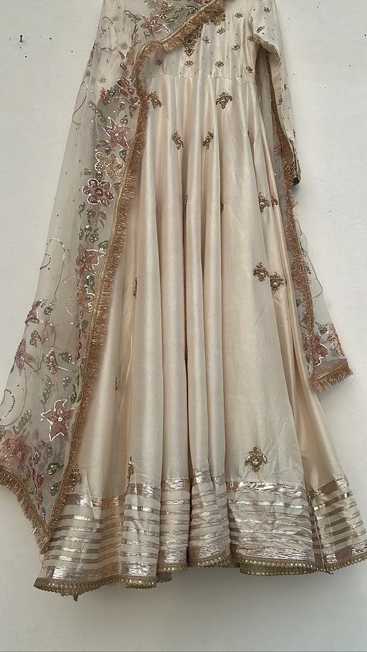 Nargis embordered kali